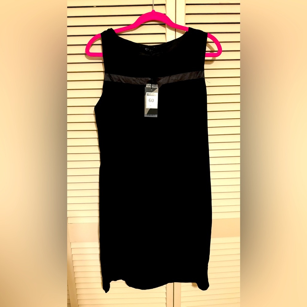 Black dress. With buttons on the back and a zipper on the side. Soft. Velvet. Ne